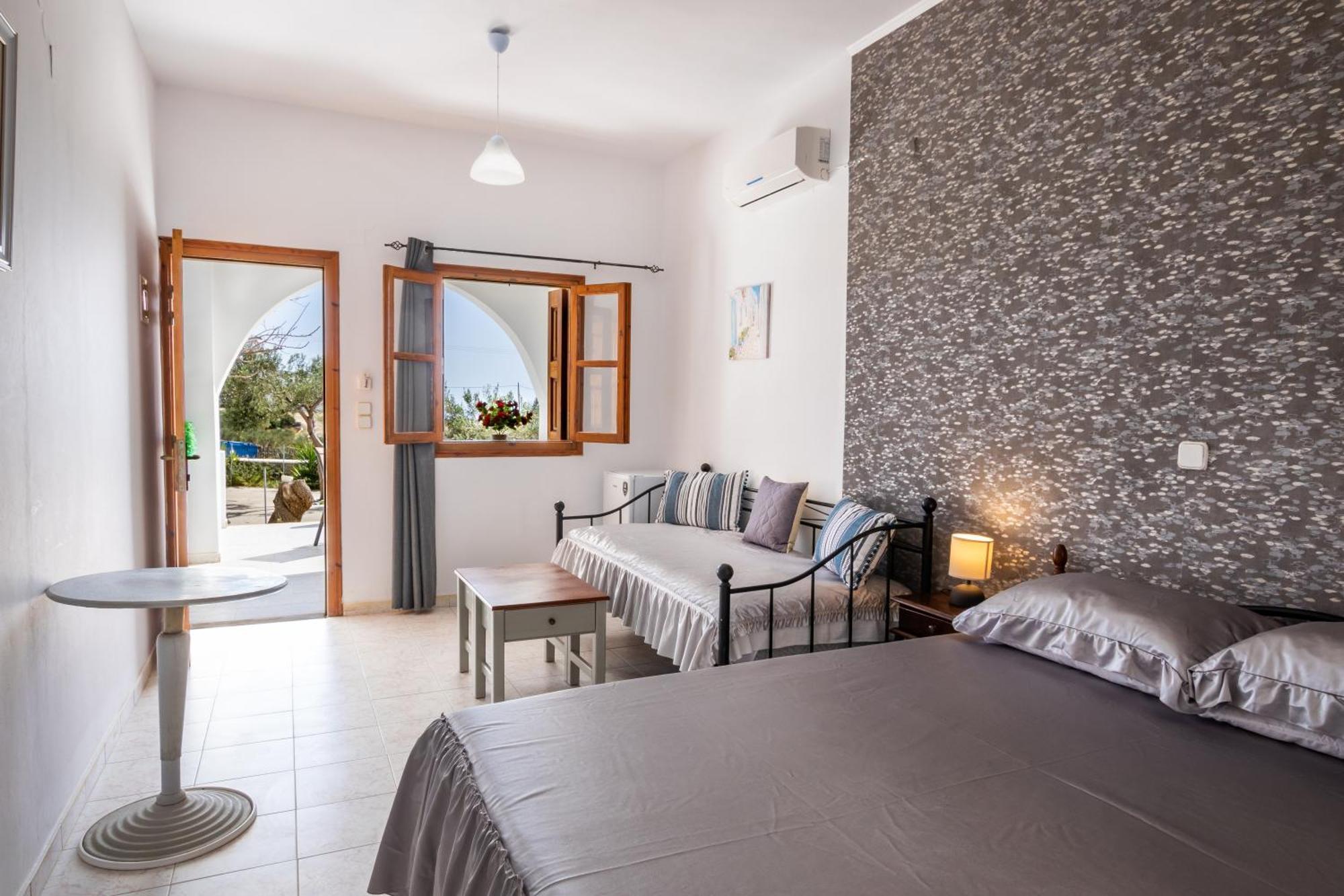 Perama Hotel, Karpathos アモピ エクステリア 写真