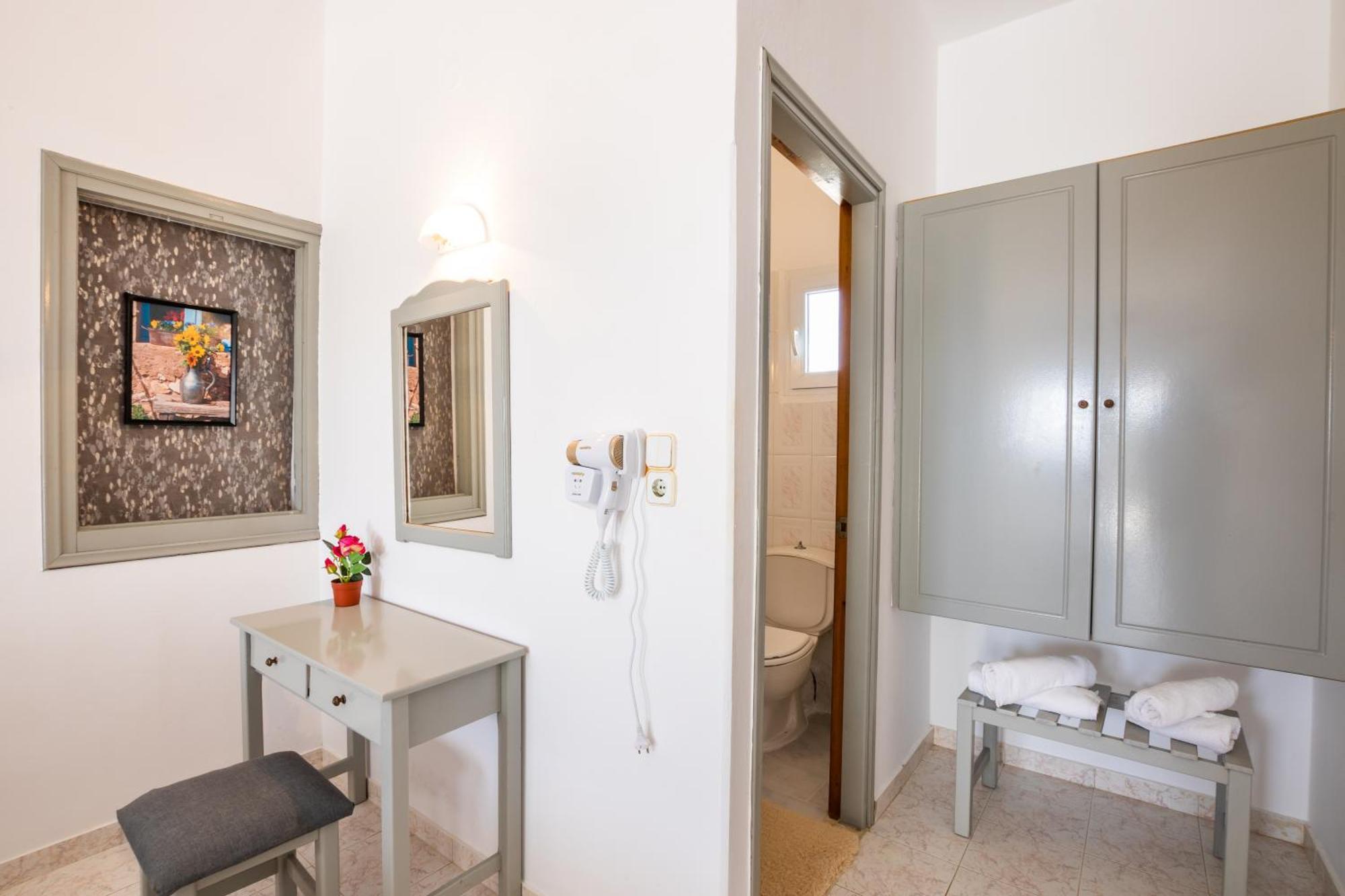 Perama Hotel, Karpathos アモピ エクステリア 写真