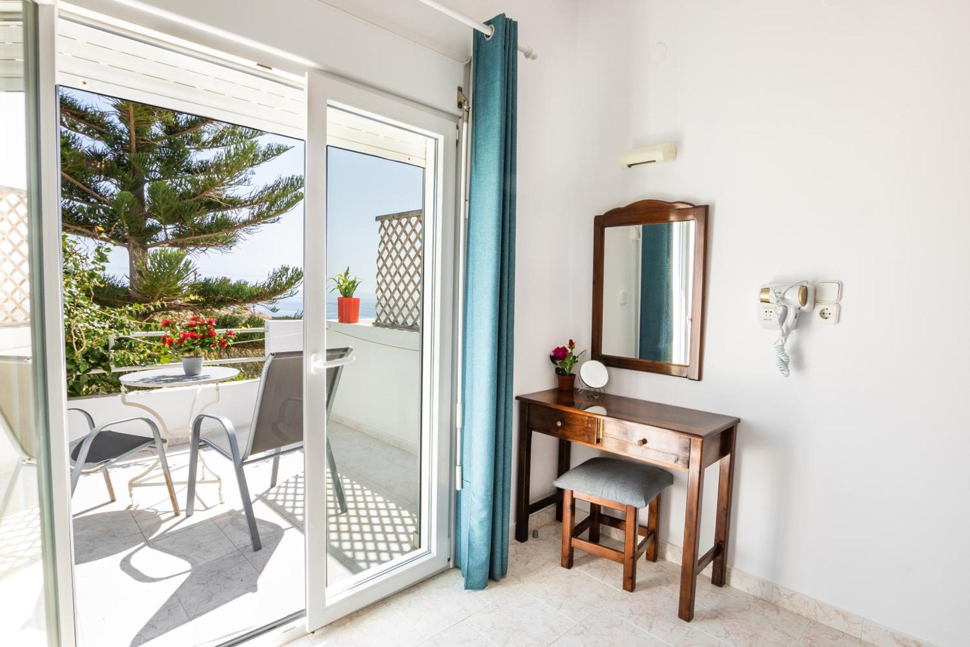 Perama Hotel, Karpathos アモピ エクステリア 写真